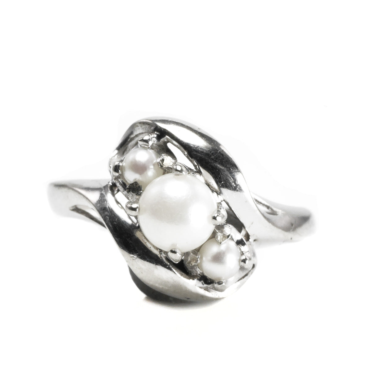 Great Lakes Boutique 10 k White Gold Pearl Ring